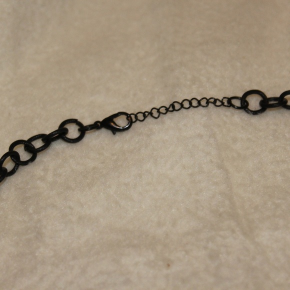 Free with any purchase. Flowered necklace - Picture 3 of 3